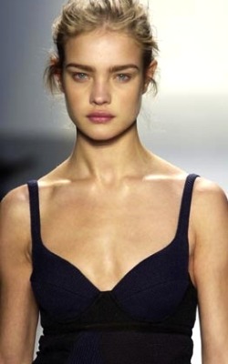 larastonestits:  Natalia Vodianova at Balenciaga,