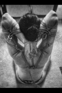 sweetphedre:  Sometimes the gritty unplanned cell phone photos are my favourite. Rope and cell phone capture by Tho4ns 