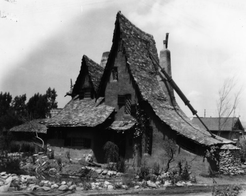 “The Witch’s House” in its original location on Washington Boulevard in Culver City, 1920. Built as an office building for the Willat Studio, the structure was moved to Beverly Hills in the 1930’s. It is now a private residence.