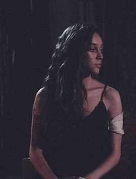 reyorqana: Lexa looking at Clarke (◡‿◡✿)
