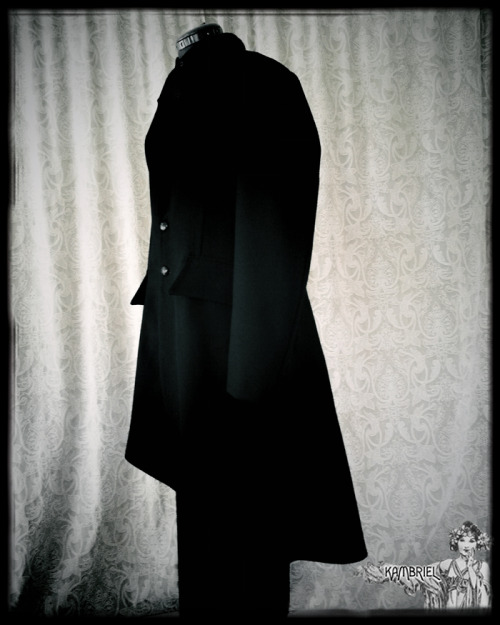 neil-gaiman: kambriel: Previews of the very new &amp; very black Fuliginous Frock coat designed 