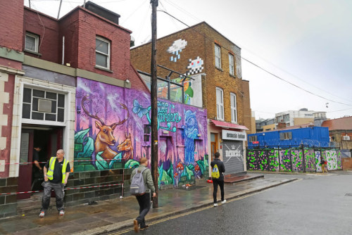 Camden Town - London (United Kingdom) by Meteorry LDN_139 [100 points] All of a sudden I saw a space