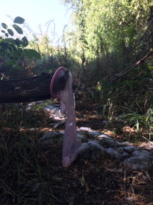 Unknown beautiful used condom! Damn, it looks so sexy!
