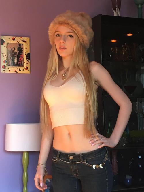 Blondie (x-post from /r/plainwhitets)