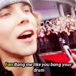 clifforton-deactivated20160809:  A fan told Ashton ‘bang me like you bang your drum’ and this was his reaction + 