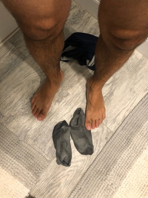 collegesocks22:  4th day in a row sweaty gym socks