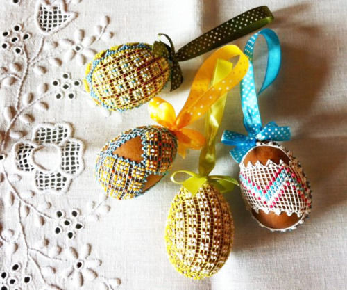 lamus-dworski:Examples of pisanki (decorated Easter eggs).Photos © Dom Sztuki Ludowej - PolArt.