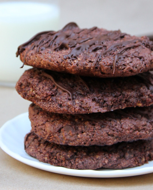 fullcravings:  Healthy Chocolate and Beet Cookies 