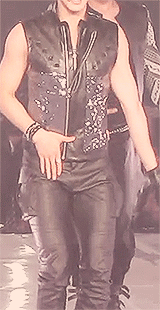 yoonho-blog:  Jung Yunho’s crotch appreciation 