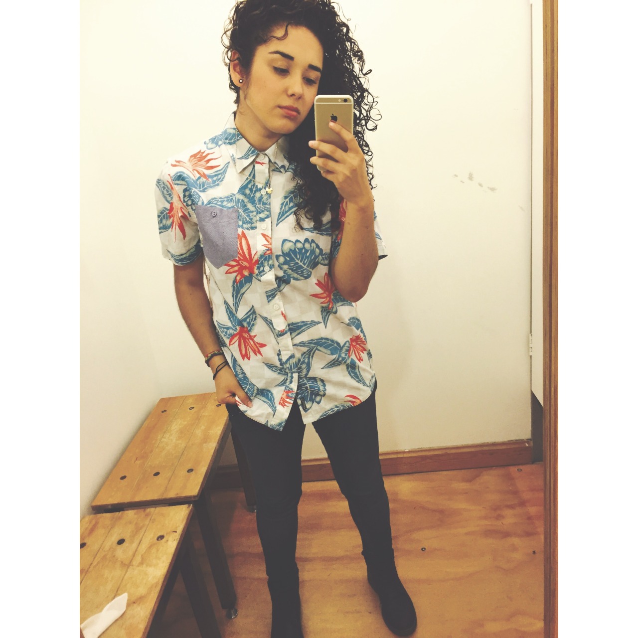 diamondheart13:  followback-girls:  Aremi, 20, lesbian, Mexican   Feel free to message