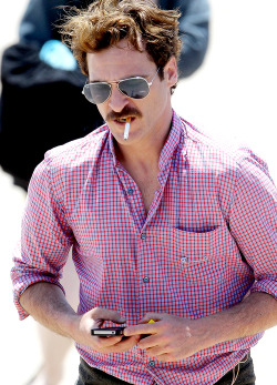 Elcuartostore:  Joaquin Phoenix En El Set De Her  Yes