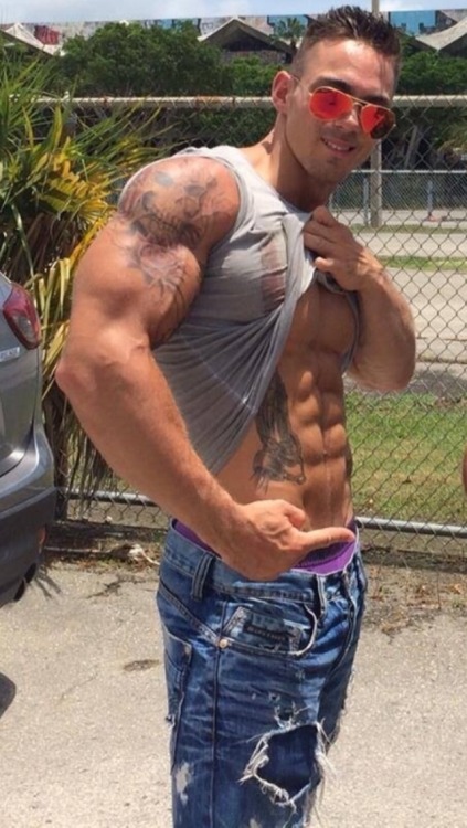 Sexy muscle guys porn pictures