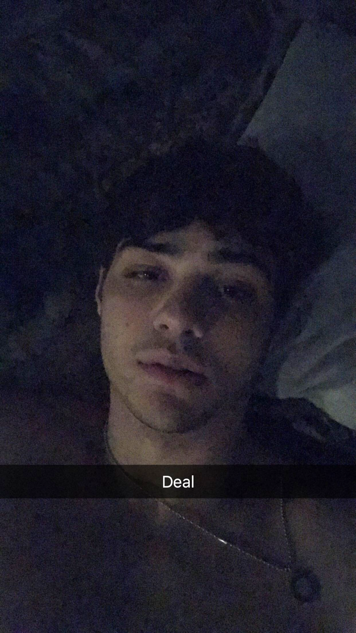 geekgayguy:Noah Centineo