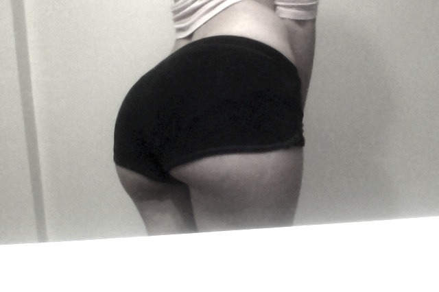 h4lf-bl00dprincess:  shorts doe
