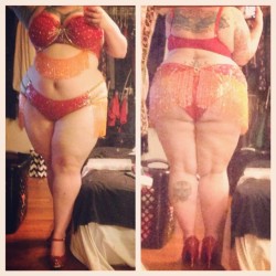 noelladeville:  kittiecupcakes:  !!!!!! #burlesque