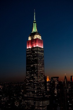 ramenuzumaki: Amazing! The Empire State building lit up in honor of Mexican Independence day. My heart 🇲🇽 ¡Viva México! (source: 1•2)  Other monuments and emblematic buildings  