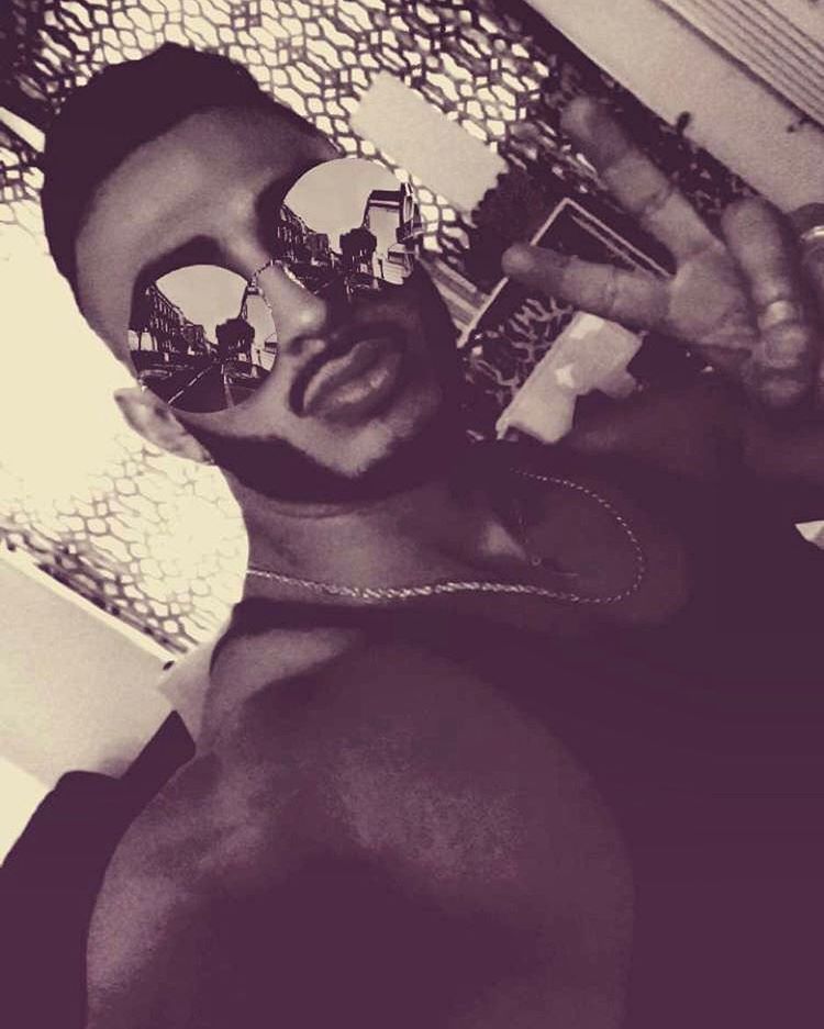 oooc30:  I wish these sunglasses were real! Follow me on Snapchat 👻 oscarin85