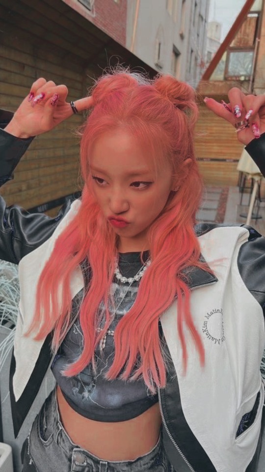 Yuqi; Pink Hair Supremacy