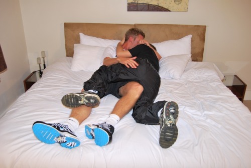 sockjox:  Hot pics and hot socks 