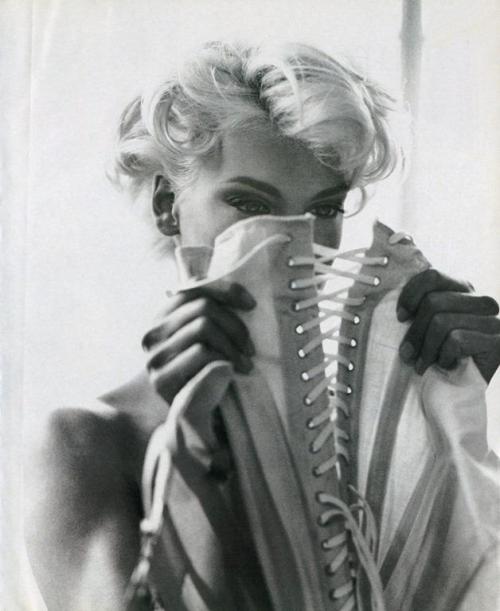 suicideblonde:  Linda Evangelista 
