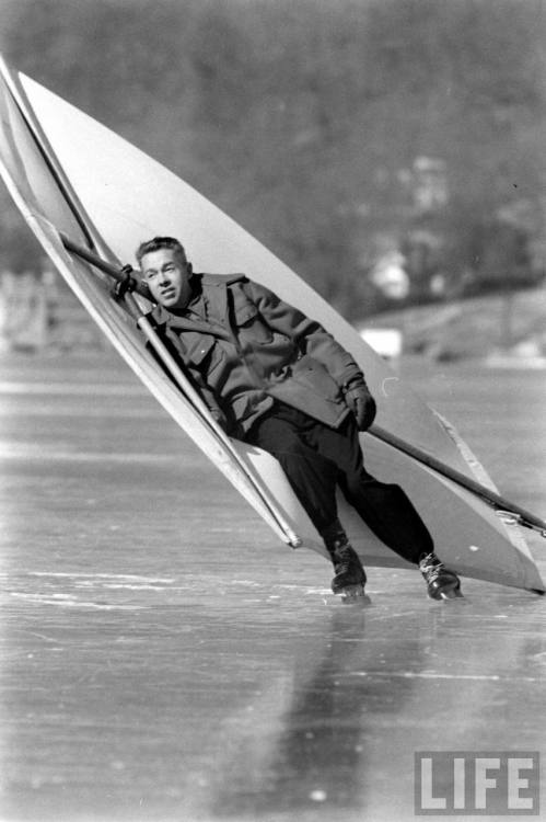 Skate sailing(Ralph Morse. 1940?)