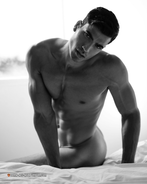 damn-hes-hot: DAMN HE’S HOT!Follow for multiple daily pics of nothing but hot men: Twitter: 