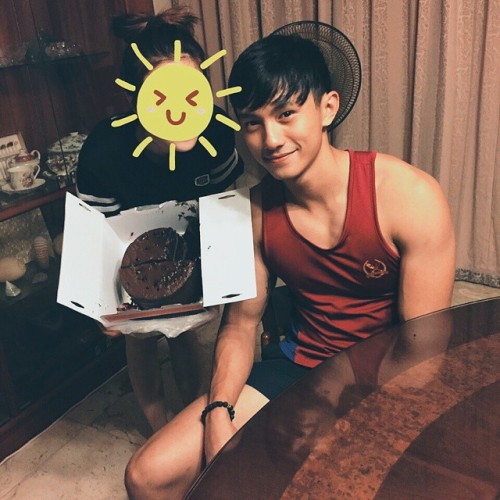 merlionboys:  merlionboys:  Fan Submission: Enjoyed your ride to work and school this morning? Nice 