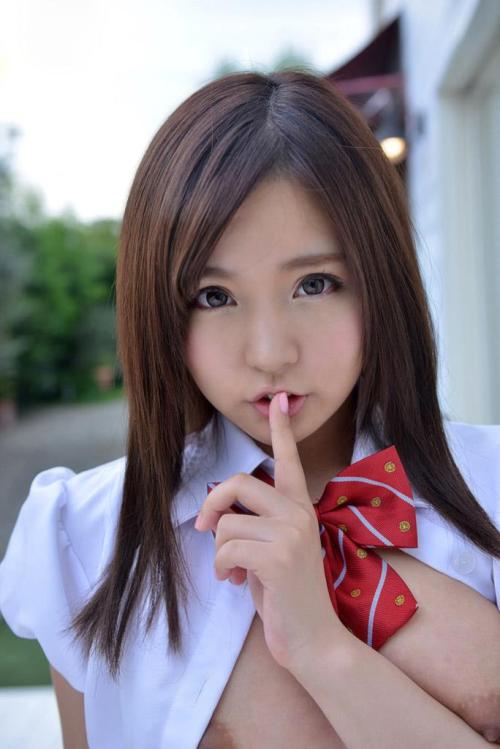 tetu0831: シーッ。 ayano Nana さん。 We have to be quiet, sensei.