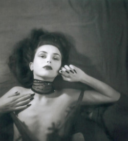 mondfaenger: Florette, 1944   Photo by Jacques