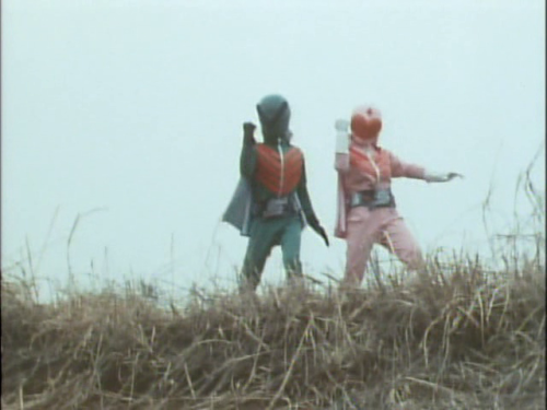 kamenyaiba:Himitsu Sentai Gorenger!The very first appearance of the very first Sentai!© 秘密戦隊ゴレンジャー E