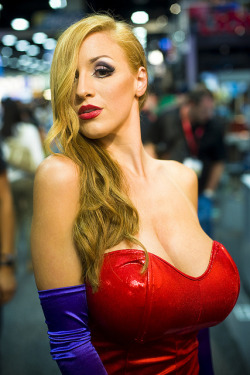 sexy-cosplay-scroll:  Jordan Carver as Jessica Rabbit 