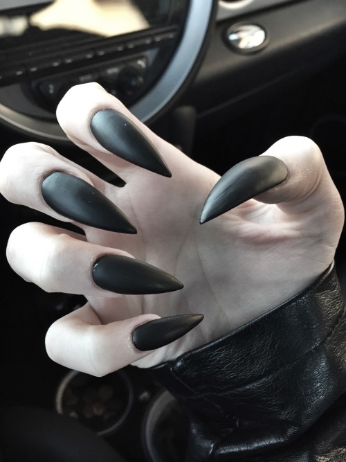 gothiccharmschool:morticians-flame:New year, new nails Dear people who have these amazing talons: ar