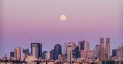 1l1l: Moonrise over Shinjuku,   TokyoInPics