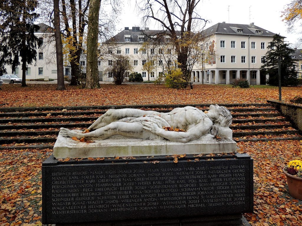 dritttenreichkunst:  Michael Drobil “Kriegerdenkmal in Ried im Innkreis”, 1940
