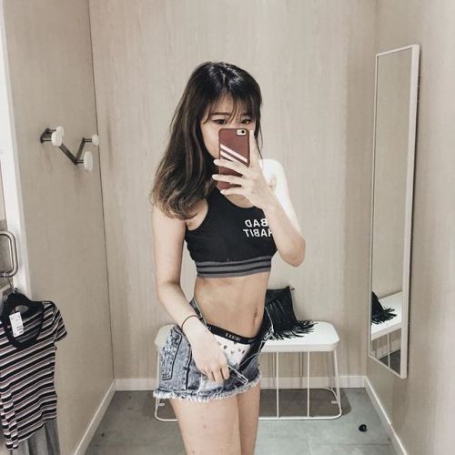 sicksgboy: camhunterm: sggirlsxmm: cutie with great body. fucking her would be great!