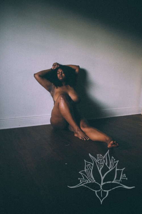 icillict:  xeerie-fvx:   nataliemeansnice:  stunning.  These are gorgeous   I cane upon these and my heart just stopped. She’s so majestic… Her body is just😩 & her eyes… 😩😩😩👌🏾