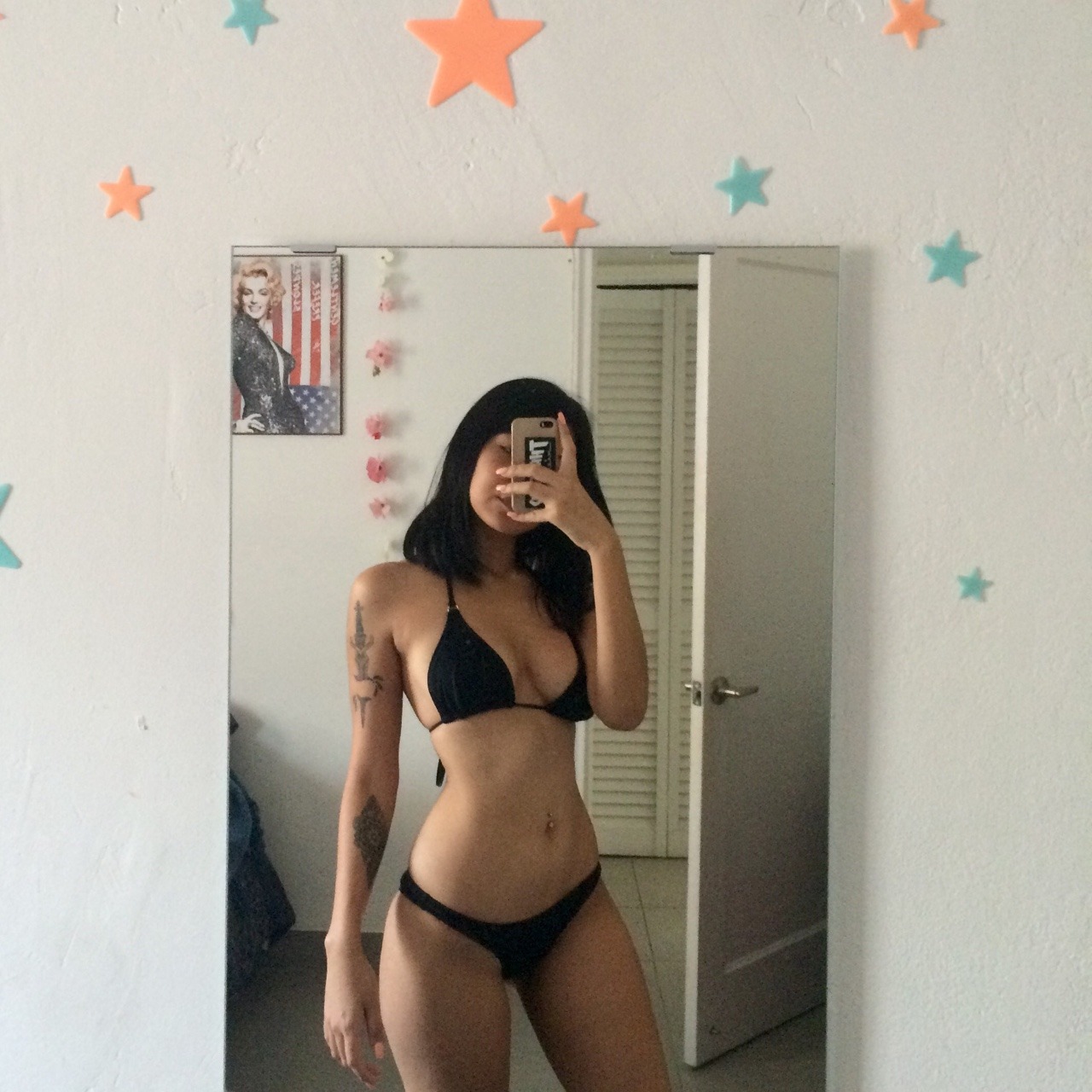 newsorsomethn:  these are my selfies! 😇 contourkit tagged me! I tag babypinkacrylicnails