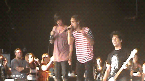 theperfectkellinquinn:  justtagirlandbands:  More bands stuff in my blog <3  Kellic is the best 