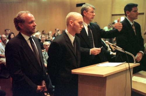 shady-god:// eminem in court 2001.