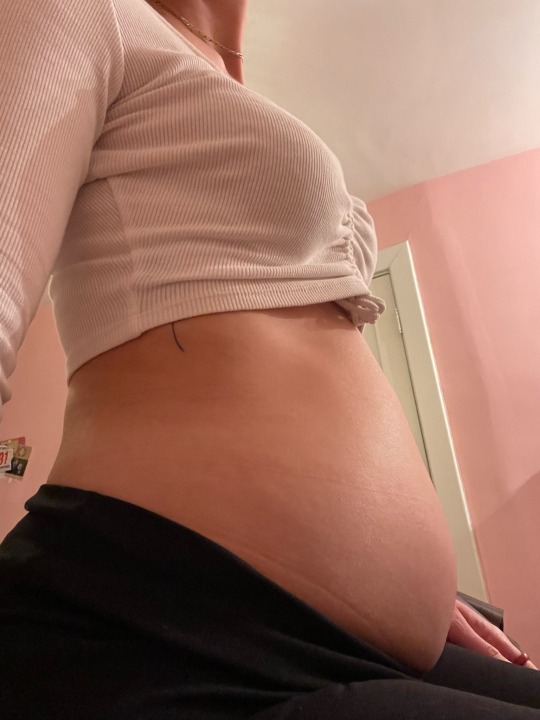 themoststuffed-deactivated20220:how many inches around do you think my belly is here