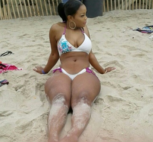 thebestpussydotcom:  Like. Share. Follow TheBestPussyDotCom  I like em bow legged