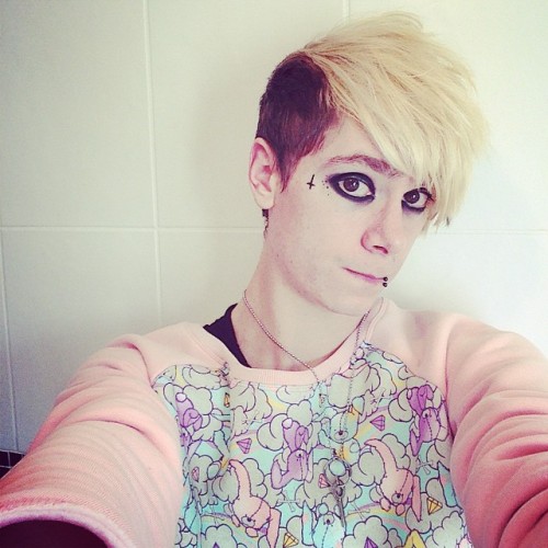 eagle-summers:  2 pal3 4 u #femboy #fashion #fmbf101 #eaglesummers #faun #makeup