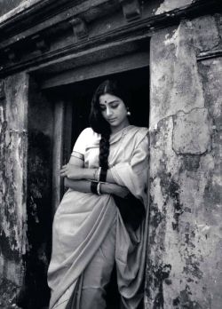 Sty-Gd:  Bollywood Actress, Tabu.