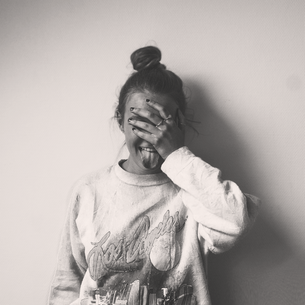vousetessbelles:  errrhmerrgerrdd favorite sweater and rings  