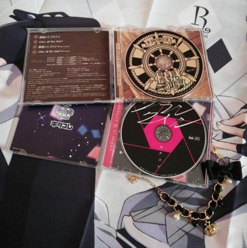 How the actual CDs look like, it’s so aesthetic (灬♥ω♥灬)