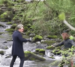 thesonicscrew:  superwhollock:   12th Doctor fighting with a spoon [1] [x]  haha