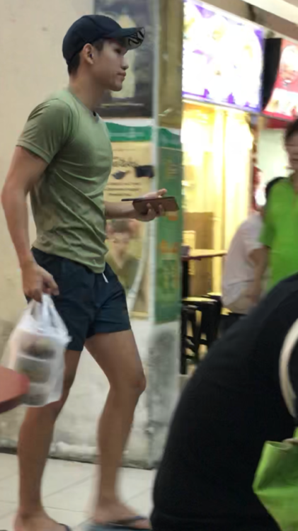 cutiewatcher: Nice chest, cute face, great taste in local food!! What else can one ask for??? My fel