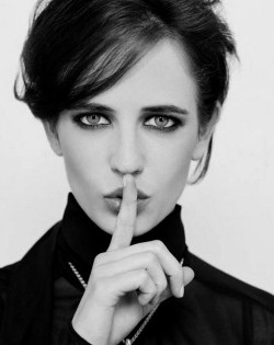 nlscentofawoman:  Shhh…I won’t tell anybody about our little secrets… 