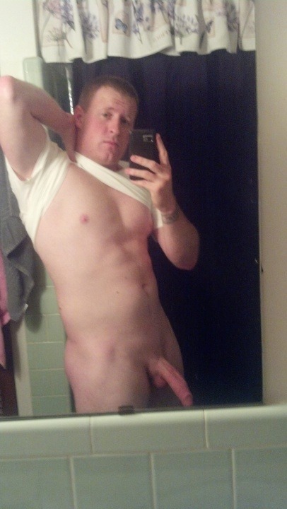 cutecubs:  husky lad and his big pale pink cock shitilikeandafewofme:  26 year old.