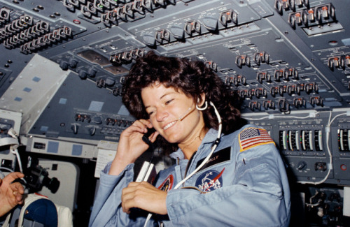 humanoidhistory:TODAY IN HISTORY – On June 18, 1983, the Space Shuttle Challenger carried astr